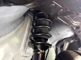 お車を安心してお乗りいただく為には、足回りの定期点検が欠かせません。サービスサポート(有償保証)では無料点検もご提供しており、安心のカーライフをお過ごしいただけるサポート体制が整っています。