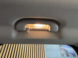 リア側には、ハンドルに加えフックも付いています。