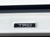 【TRDエアロ】人気のTRDエアロを装備!クルマの外観がよりスタイリッシュになり、街中で存在感あふれる1台に♪将来買い替える時にもリセールに影響しやすく、価値ある人気の装備です!