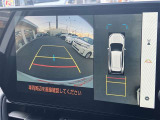 パノラミックビューモニターシステムが付いているので車の上から見た映像が確認できますよ。
