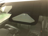 《Toyota Safety Sense》ミリ波レーダーと単眼カメラを併用した「2種類の目」でクルマや歩行者などを認識。個々の安全技術やシステムを連携させ、様々なシーンでドライバーをサポートします!