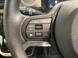 ステアリングにオーディオ操作スイッチが付いています。オーディオ画面に直接タッチしなくても操作が出来ますので、運転に集中できます。