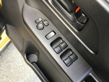 パワーウインド・電動格納付きドアミラースイッチは、ドアに集中☆