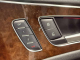 【運転席ポジションメモリー付パワーシート】ワンタッチで記憶させていたシートの前後・リクライニングはもちろんシートリフターも備えます☆快適なドライブをお楽しみ下さい♪