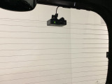 後方にもドライブレコーダーのカメラが付いています。前後両方でお車の周りを監視・記録いたします。*使用時は、別途SDカードが必要になります。