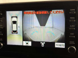 【フロントカメラ】運転席に座った状態で死角になりやすいクルマの前の様子まで確認でき安全ですね♪