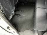 しっかりと汚れ、砂ぼこりを落とし足元まで清潔な車内空間を作り上げております♪