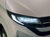 対象物が見やすく白く明るい光で夜間走行をサポートする,ハンドル操作や「R」シフトに連動するサイドビューランプ付きフルLEDヘッドランプ(クリアランスランプ・オートレベリング機能付)を搭載
