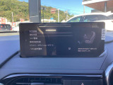 【マツダコネクト】  オーディオ操作、車両装備、ナビ案内など、統合的にモニターできる見やすいサイズのディスプレイです。