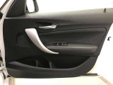 車の乗り降りの際に必ず触るドアハンドルです。使用感が気になる方はお気軽にお申し付けくださいませ。