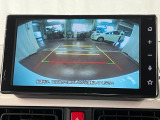 【バックカメラ】 駐車時に車両後方の様子を見ることができるので、運転の不安を軽くします。