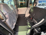 ☆お車についた傷やヘコミ、事故の修理もハヤシにお任せください。自社鈑金工場で修理ができますの安心です☆