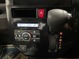オートエアコン♪お好みの温度に設定するだけで車内を快適空間にしてくれますよ♪