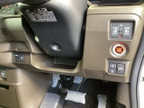 便利な電動スライドドア、横滑りを防ぐVSAなどのスイッチは、運転席の右側、手の届きやすい位置にあります。