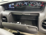 運転席前にコンソールボックスです。