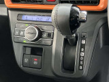 当店ではauも取り扱っております。お車と一緒にau携帯の機種変更も可能です♪また、自動車保険も取り扱っております。車の支払いと自動車保険の支払いをまとめてお支払い可能なプランもあります♪