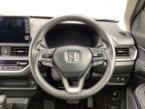 ステアリングスイッチでオーディオ各種操作が可能で、運転に集中できます。安心・安全・快適なドライブをお楽しみいただけます。