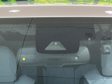 【トヨタセーフティセンス】走行中に前方の車両等を認識し、衝突しそうな時は警報とブレーキで衝突回避と被害軽減をアシスト。より安全にドライブをお楽しみいただけます。