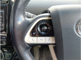 【ステアリングリモコン】運転中にハンドルから手を離したり、大きく視線を外したりすることなく、オーディオやカーナビ、運転支援機能などを手元で安全かつ直感的に操作できます!