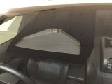 《Toyota Safety Sense》ミリ波レーダーと単眼カメラを併用した「2種類の目」でクルマや歩行者などを認識。個々の安全技術やシステムを連携させ、様々なシーンでドライバーをサポートします!