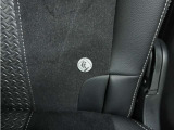 ◆ISOFIX◆シートベルトいらずでチャイルドシートと固定金具を連結するだけでガッチリ固定できます。
