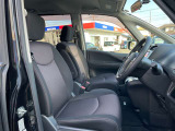 適度なホールド感と快適な座り心地の運転席シートまわり!