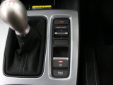 【電子制御パーキング+ブレーキホールド】便利なスイッチ式のサイドブレーキ!停車中にブレーキペダルを踏み続けなくても自動的にブレーキを保持する機能も搭載♪