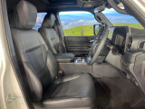 運転席シート廻りは使用感も少なく、良好な状態となっています。前オーナー様が丁寧に使っていたことがよくわかりますね。