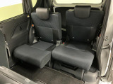 【スライドシート】後席にもスライド機構があることで、細やかに荷室スペースを確保!日常の様々なシーンに対応します♪