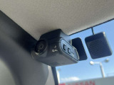 【日産純正 車内撮影用カメラ付きドライブレコーダー装着車】 映像/音声の記録はもちろん、映像再生時に走行軌跡や車速のわかるGPS搭載。事故時の客観的な検証に役立ちます