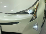【LEDヘッドライト】悪天候や夜間走行時も良好な視界を確保し安心して運転できる高輝度LEDヘッドライトを装備!点灯速度が早く、消費電力も抑えられています。