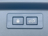 【パワーバックドア】スマートキーや運転席のボタンを押すだけでリアゲートが自動で開閉します!荷物を持っている時や、高い位置にあるバックドアを閉める際に便利な機能です♪