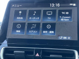 画面には目的地やオーディオ、テレビなどのメニューが並び、機能を選びやすい表示です。必要な項目を視覚的に探せるため、日常の移動中にも使い方を把握しやすい装備です。