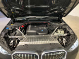 BMW 2.0L 直列4気筒ツインパワーターボ ガソリンエンジン :バルブトロニック(無段階可変バルブリフト)、ダイレクトインジェクションシステム、ダブルVANOS(吸排気無段階可変バルブタイミング)