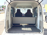 普段のお買い物や通勤、送迎等に十分な荷室スペースを確保しております。セカンドシートを倒すと、大きな荷物の積載も可能です♪