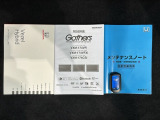 スマートキーは鍵をバッグに入れたままでもドアロックの開閉やエンジンのON・OFFができます。夜間や雨の日も鍵を探さなくて良いので便利です。