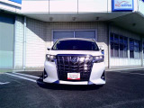 新車・中古車を取り揃えてお客様のご来店をスタッフ一同お待ちしております。