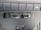 ETC車載器は、ビルトインタイプですっきり収納され、見た目も使い勝手も満足のアイテムです。