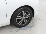 装着タイヤサイズは、185/65R15です。アルミホイールを装着しております。