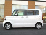 納車前には外装・内装のクリーニングを実施しております。クリーニングはご協力をいただいている業者様と共同でより良い品質を追求しております。※車両状態によっては店頭展示前に実施