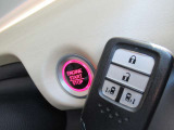 スマートキー装備車です☆ポケットに鍵を入れたままでも開閉ができます☆☆ホンダオートディーラーホンダ専門店♪TEL06-6744-2222☆