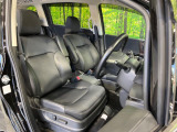 運転席まわりには十分なスペースがあり、大柄な方でもゆったり運転していただける環境です。