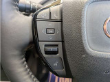 ステアリングスイッチ付き。前方から目を離すことなく操作することが可能です。