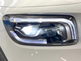 ●LEDヘッドライト:夜間走行時も良好な視界を確保し安心して運転できる高輝度LEDヘッドライトを装備!点灯速度が早く、消費電力も抑えられています。