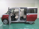 少ない操作で開閉できるパワースライドドア。後席への乗り降りがラクになる便利機能です♪