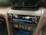 オートエアコンは温度を設定するだけで、自動で風量などを設定してくれます。運転しながら操作も必要ないので、安全性も向上します。