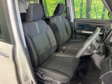 運転席まわりには十分なスペースがあり、大柄な方でもゆったり運転していただける環境です。