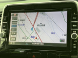 道路や周辺の地名が画面に表示され、現在地周辺を確認しやすい地図表示です。画面上の案内を見ながら目的地までのルートを把握でき、初めて訪れる場所への移動にも役立ちます。