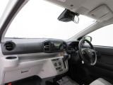 ダイハツのお店では、ダイハツ車を知り尽くしたプロフェッショナルが、専用の診断機器を使って各システムを点検しております。