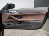 車の乗り降りの際に必ず触るドアハンドルです。使用感が気になる方はお気軽にお申し付けくださいませ。